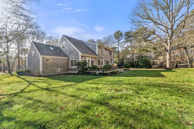 Building Photo - 13 N Meadow Ln