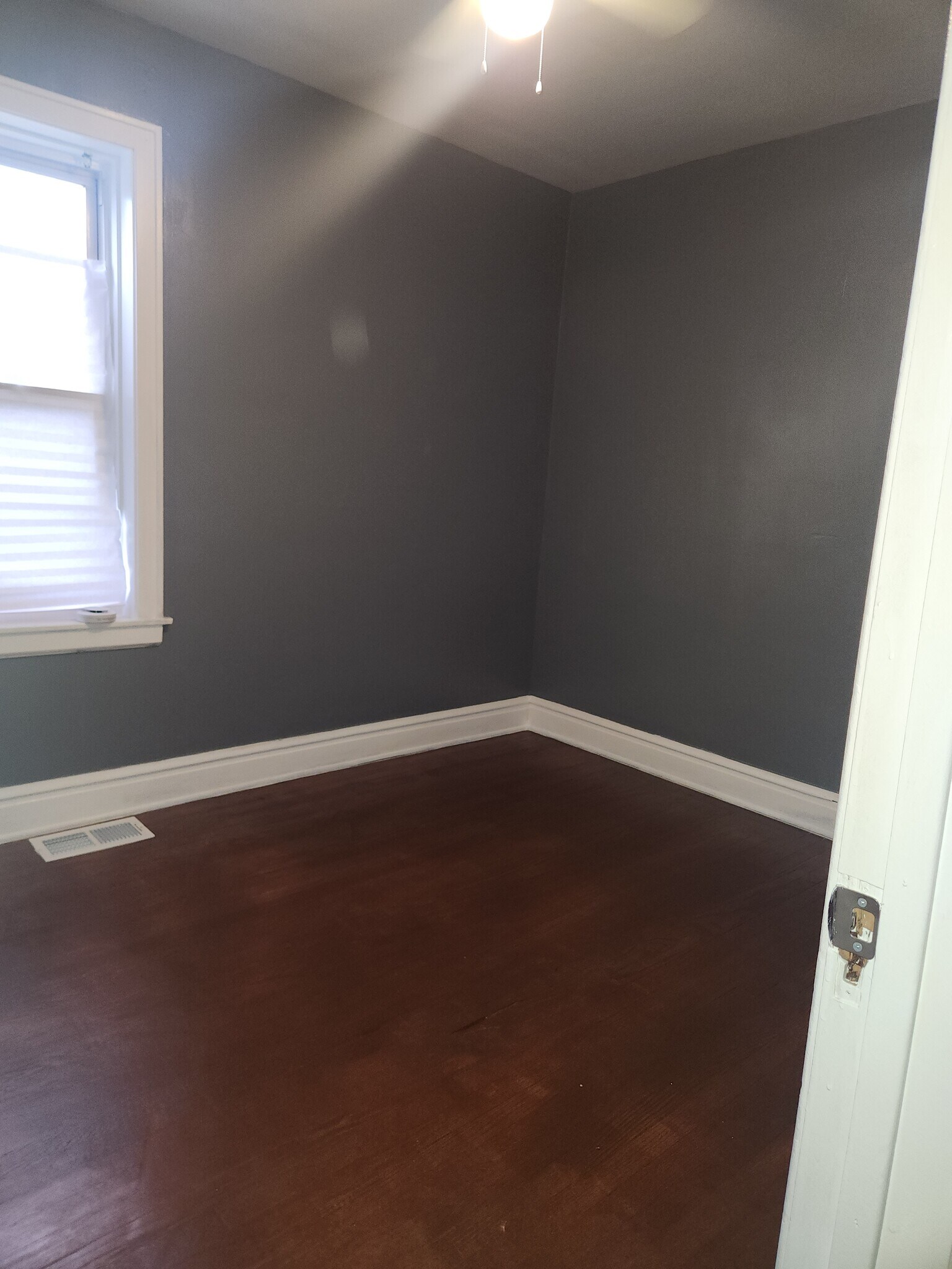 Building Photo - 8711 S Kingston Ave