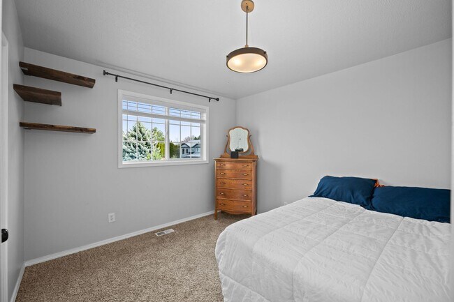 Building Photo - Gorgeous Liberty Lake 5 Bedroom Home!