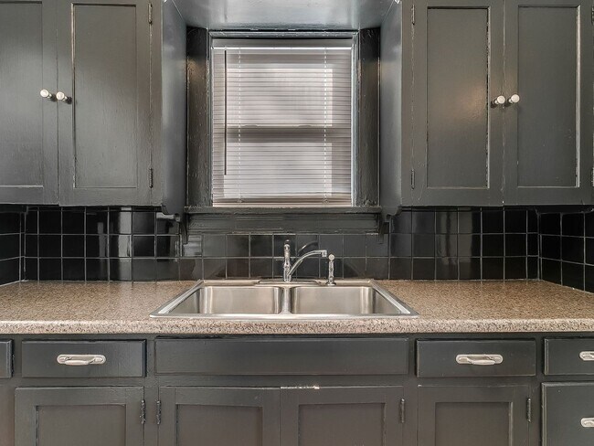 Building Photo - Charming 1 bed | 1 bath in great location