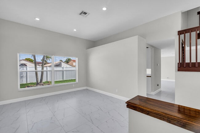 Building Photo - 491 SW 182nd Way