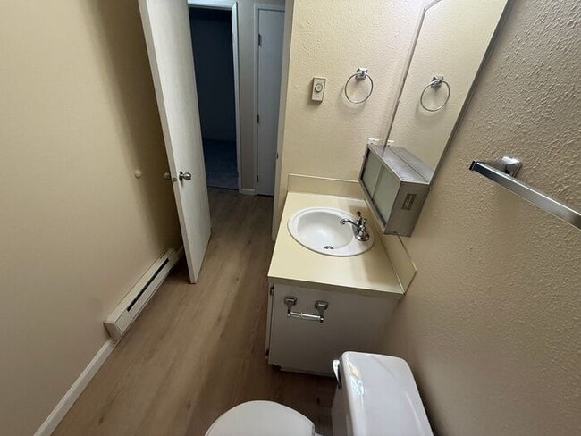 Building Photo - Very nice 2 bedroom 1 bath 4-plex unit in ...