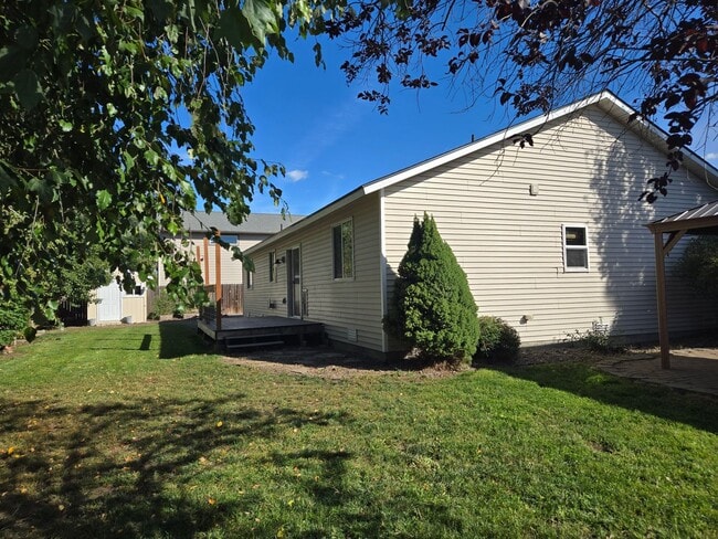 Building Photo - Charming 3-Bedroom Home with RV Parking & Spacious Backyard in Rathdrum