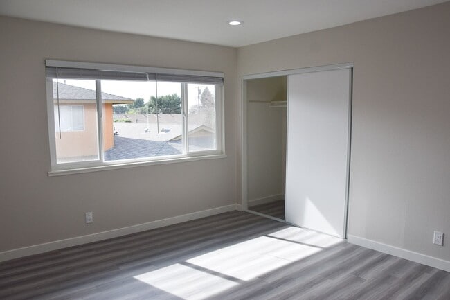 Building Photo - Olive (815) North