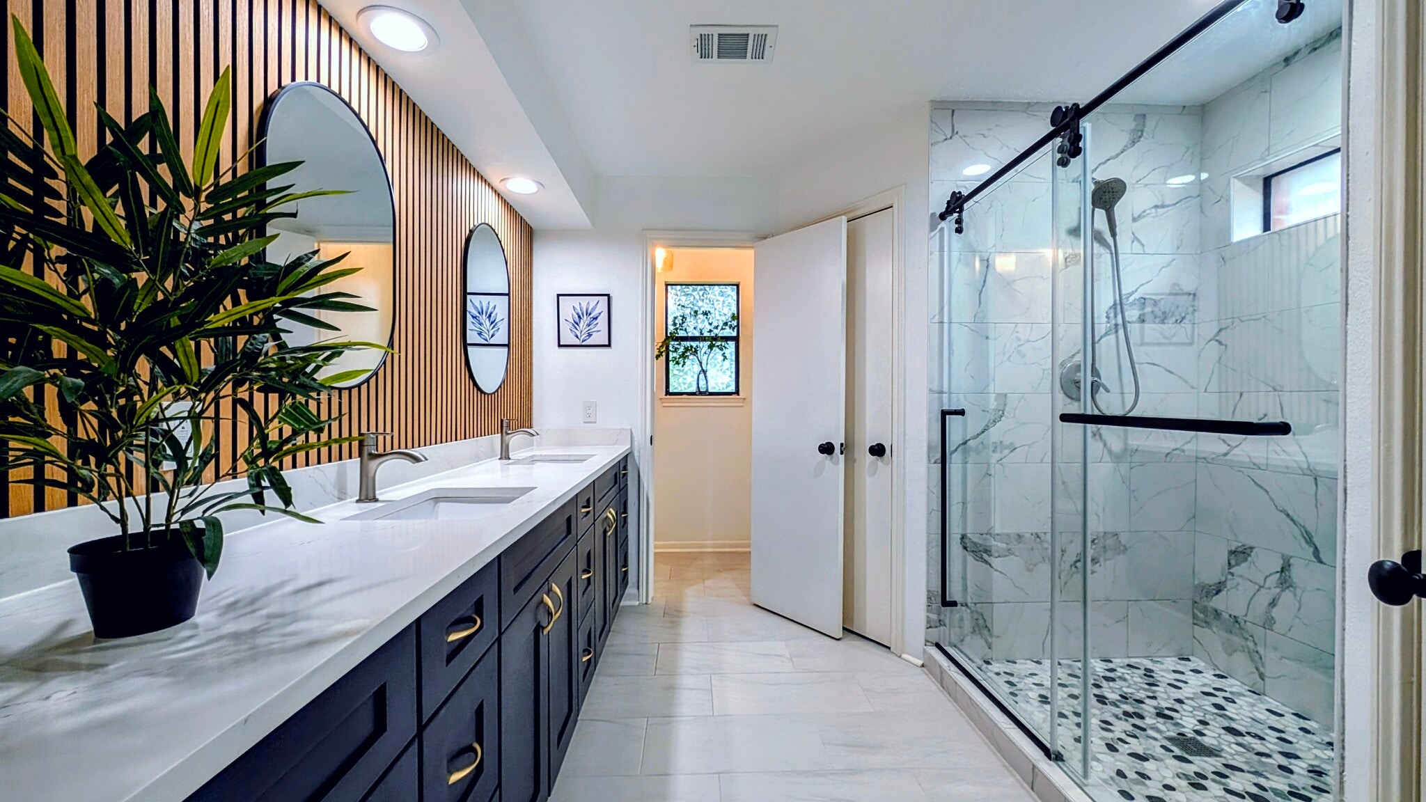 Master Bathroom - 15707 Downford Dr