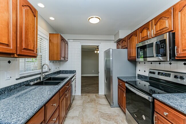 Building Photo - 13933 Oak Forest Blvd N