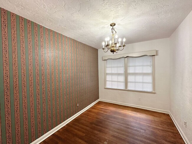 Building Photo - 3 Bedroom, 3 Bath House in Hibiscus Park -...