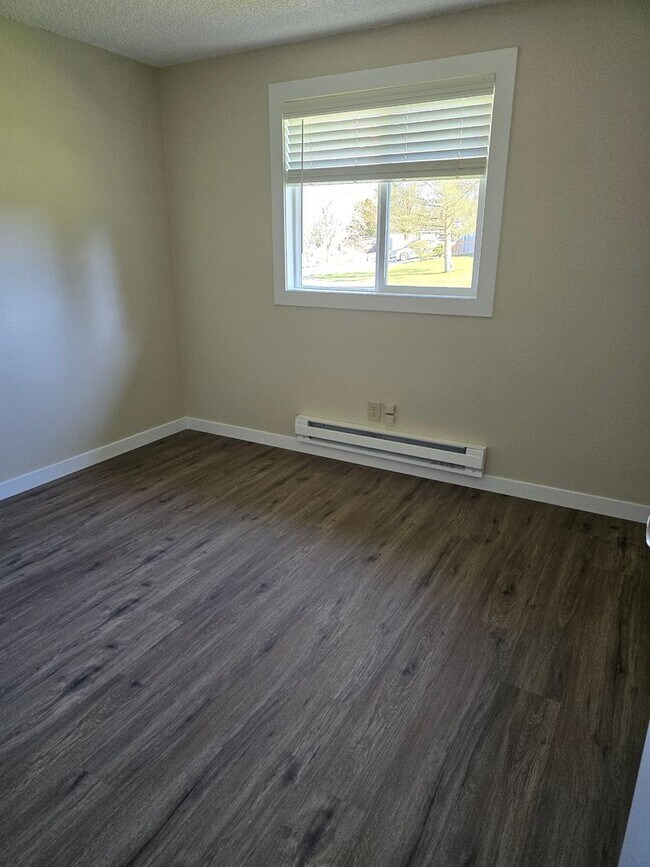 Building Photo - Newly renovated 3 bedroom rambler