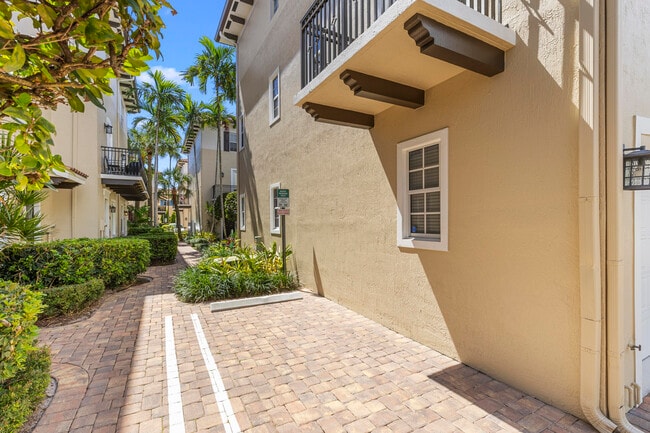 Building Photo - 65 SE 5th Ave