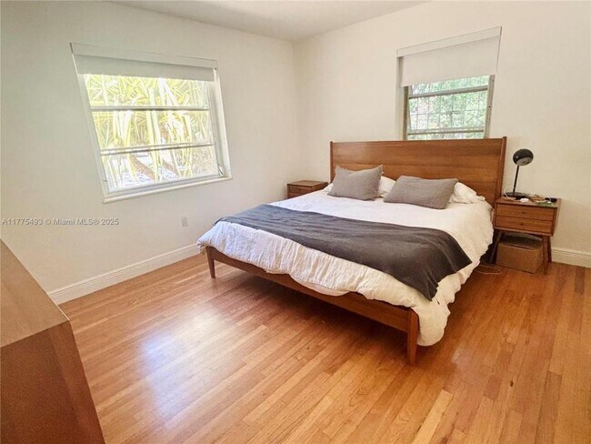 Building Photo - 3 bedroom in Miami Shores FL 33150