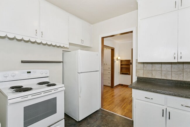 Building Photo - I'm much larger than I appear!  Take a loo...