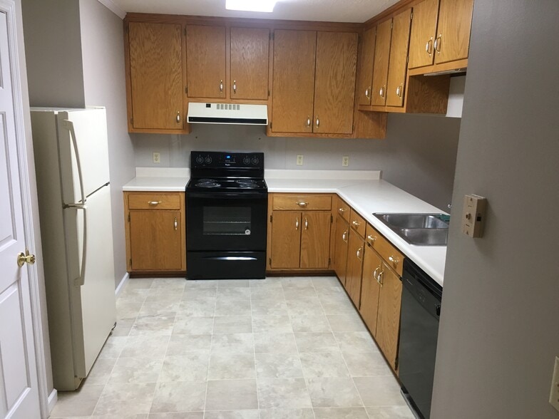 Building Photo - 745 Bradley Dr