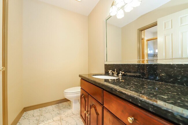 Building Photo - 503 W Avon Ct