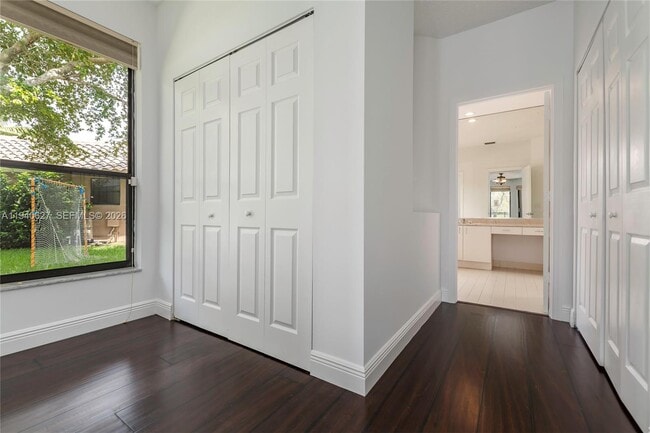 Building Photo - 1051 Woodfall Ct