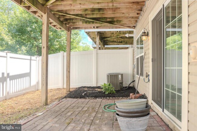 Building Photo - 726 Millhouse Dr