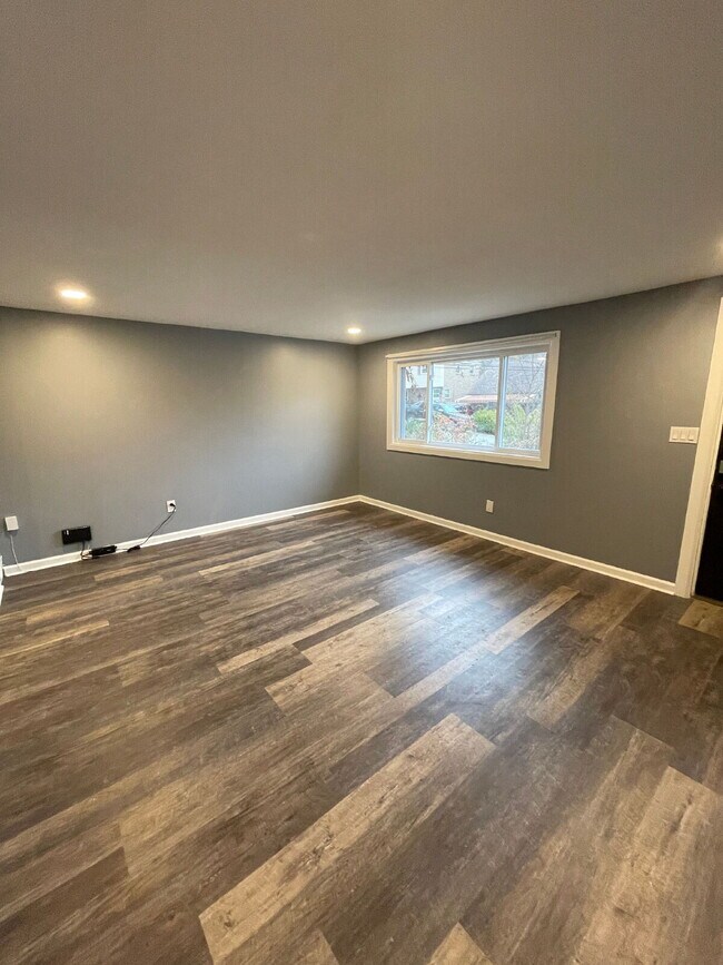 Building Photo - Beautifully updated 3 bed 1 bath home with garage and off-street parking in Penn Hills!