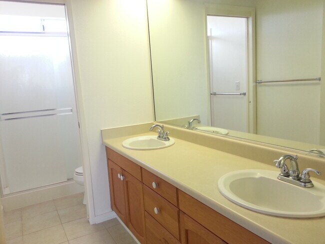 Building Photo - Great 3 Bedroom/ 2.5 Bathroom Single Family Home in Waikele  *First showing on Monday, February 1...