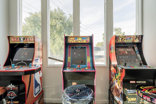 Building Photo - 2534 N 87th Way