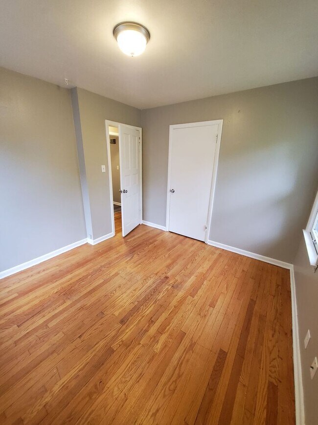 Building Photo - 4953-4955-4955 N 90th St