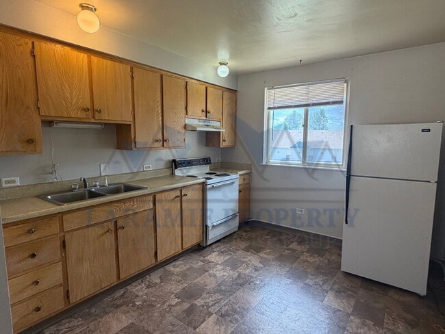 Building Photo - 415 S 26th St