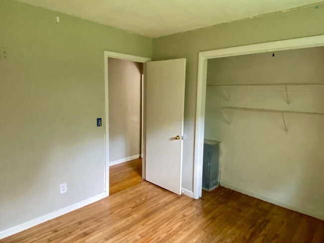 Building Photo - 1608 Riverview Rd