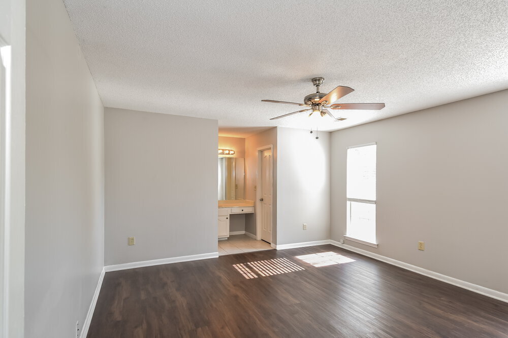 Building Photo - 7110 Redfern Dr