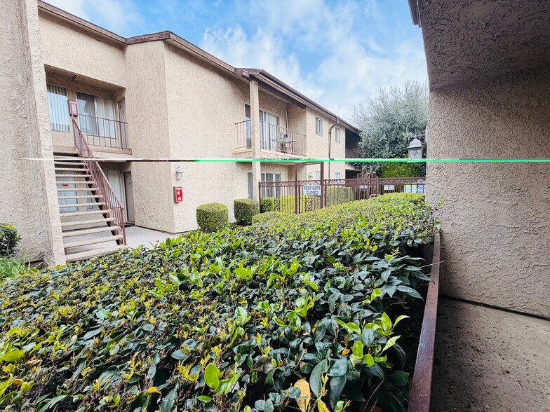 Building Photo - 24851 Walnut St