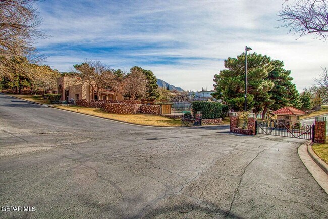 Building Photo - 5900 Mira Hermosa Dr