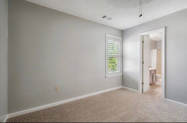 Building Photo - 772 Breeze Way