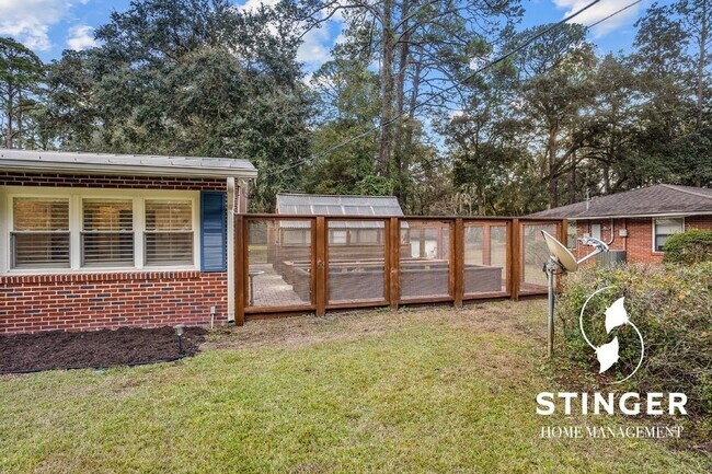 Building Photo - 150 Brickyard Point Rd S