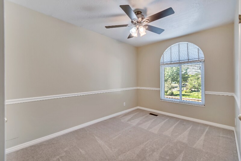 Building Photo - 582 Meadow Hill Dr