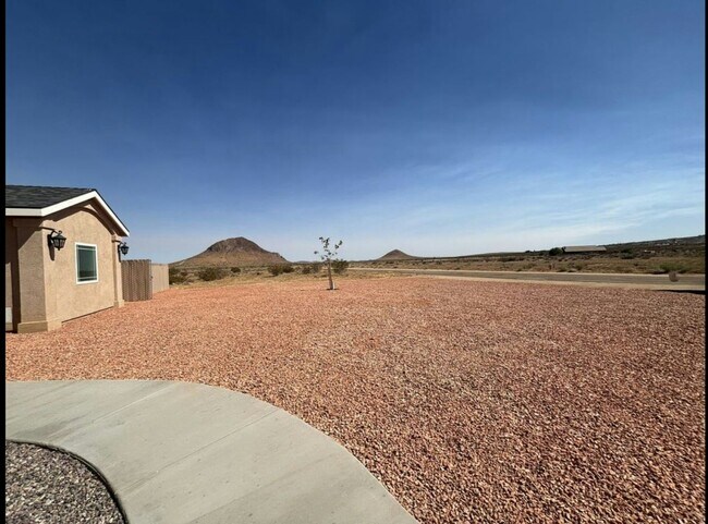 Building Photo - 9875 Magnolia Ave