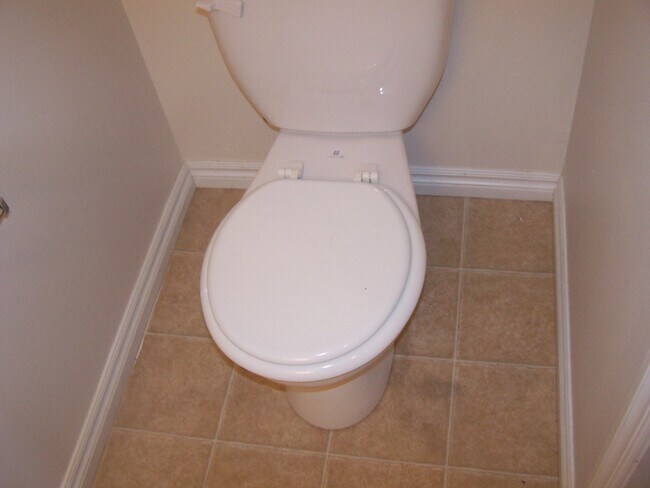 Building Photo - 11 Fuller Cir