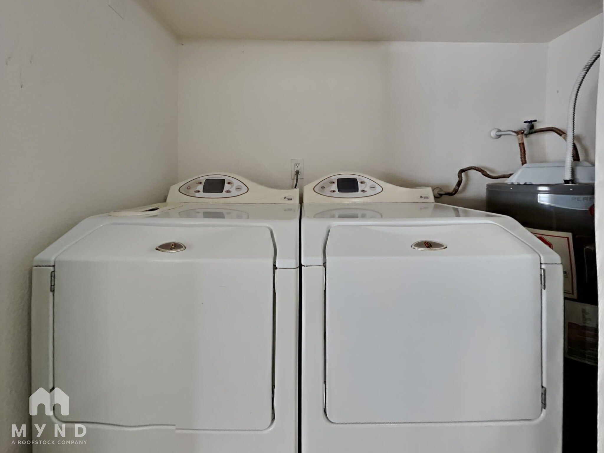 Building Photo - 4440 W Solano Dr N