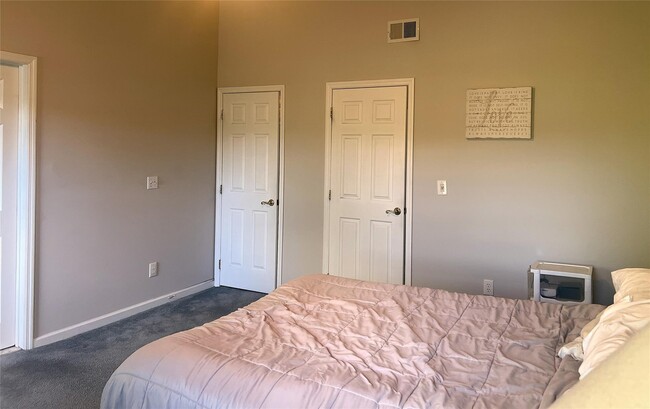 Building Photo - 40 Commodore Cir