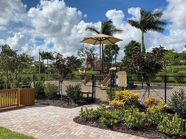 Building Photo - 14672 Edgewater Cir