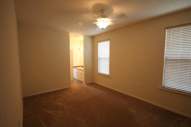 Building Photo - 1571 NW 29 Rd