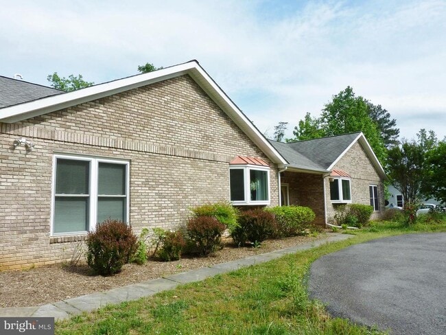 Building Photo - 267 Cedar Ridge Dr