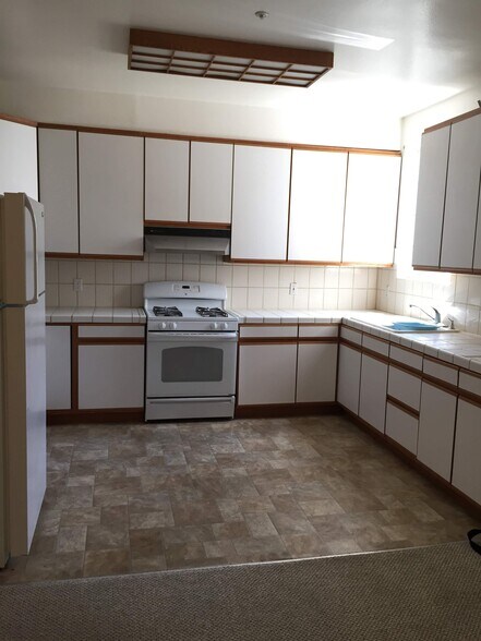 Kitchen - 433 31st Ave
