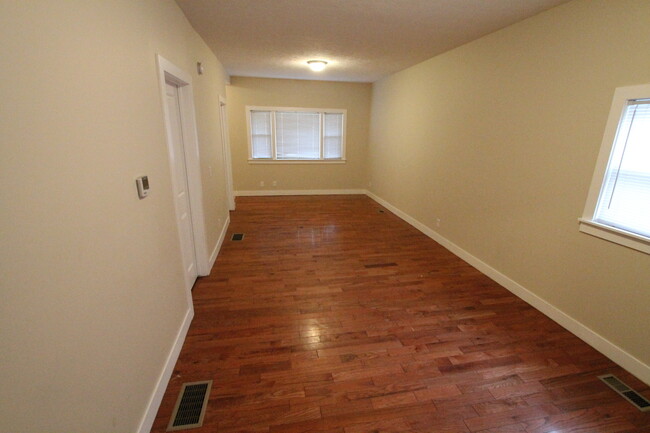 Building Photo - Remodeled 2 Bedroom Home with Garage and F...