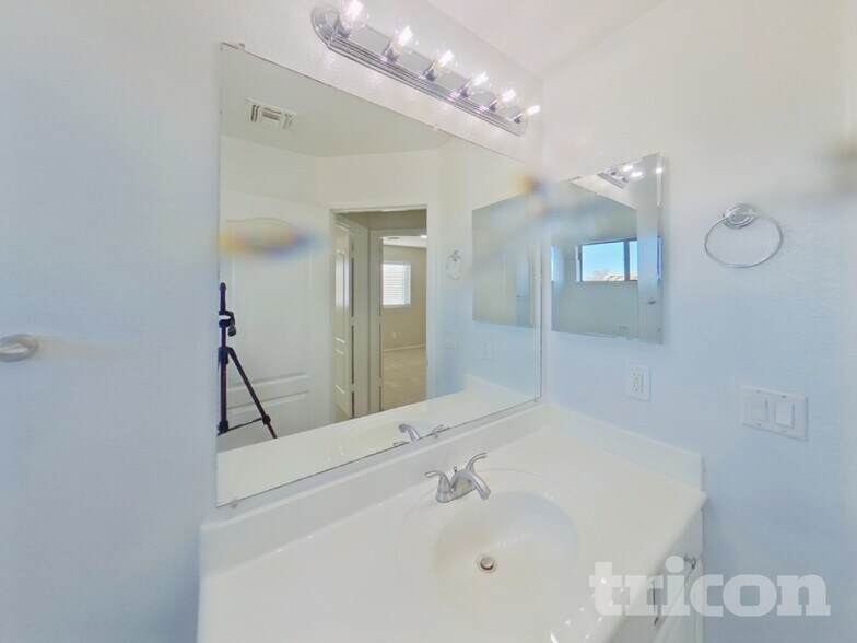 Building Photo - 42026 Colby Dr