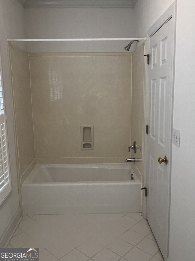 Building Photo - 678 Verney Dr