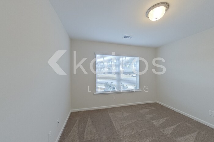 Building Photo - 107 Lord Effingham Wy