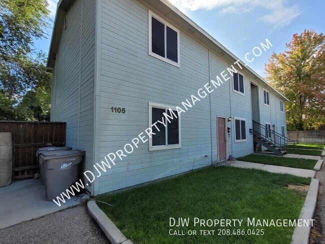 Primary Photo - 1105 E Amity Ave