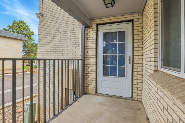 Building Photo - $1,650.00 - HALF OFF First Month's Rent - 3 Bedrooms, 2 Bathrooms, Condo in Lakewood with Onsite ...