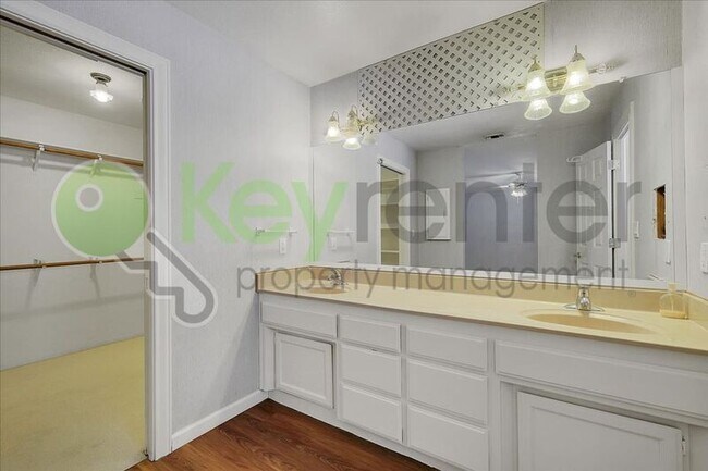 Building Photo - 3556 Mesa Verdes Dr