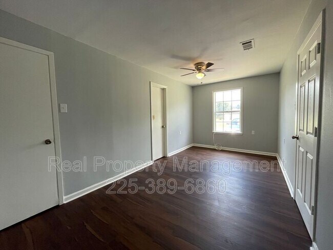 Building Photo - 38294 1494