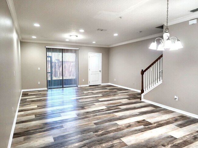 Building Photo - Beautiful Townhome; Open Floor Plan; New P...