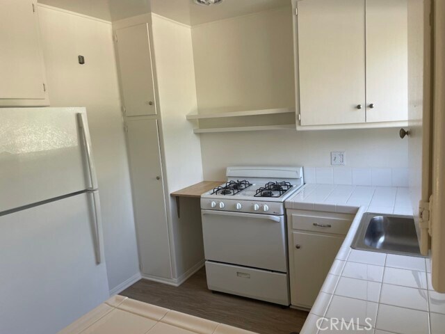 Building Photo - 630 San Vicente Blvd