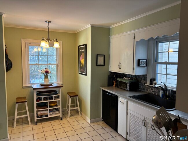 Building Photo - 150 Thames St